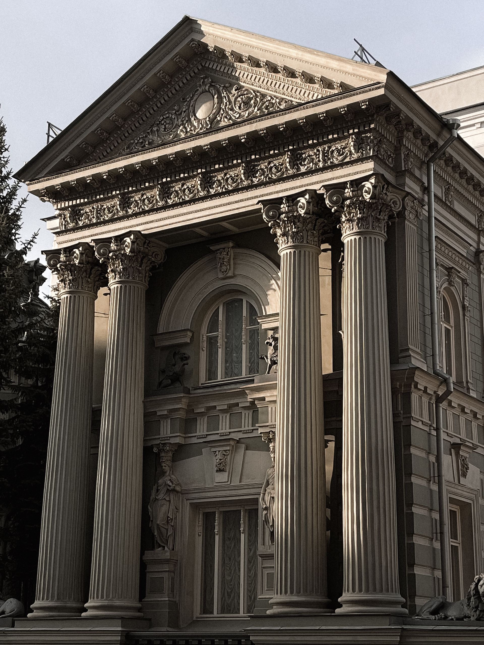 Pietra serena stone column